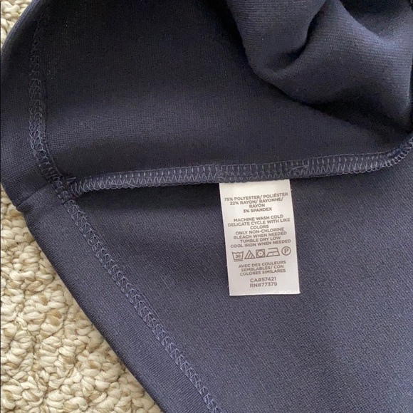 Ann Taylor short sleeve with ruffle front XS NWT - Picture 2 of 3